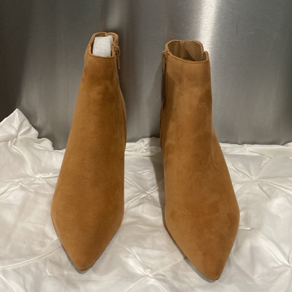 Journee Collection Isobel Inside Zip Stiletto Booties
Size 8.5 - Picture 4 of 10